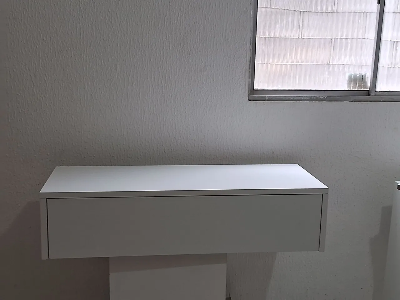 Peteadeira/bancada suspensa