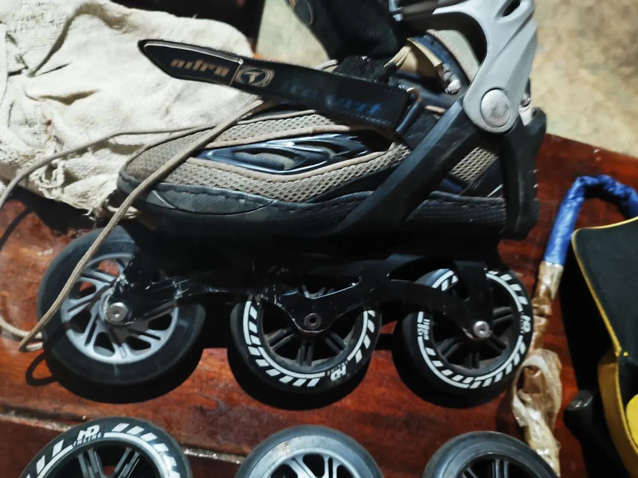 Vendo patins Nitro,bem conservado,as rodas estão boa, e já vai lubrificadl - Foto 2