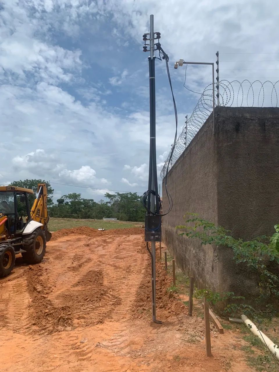 Poste padrão completo 
