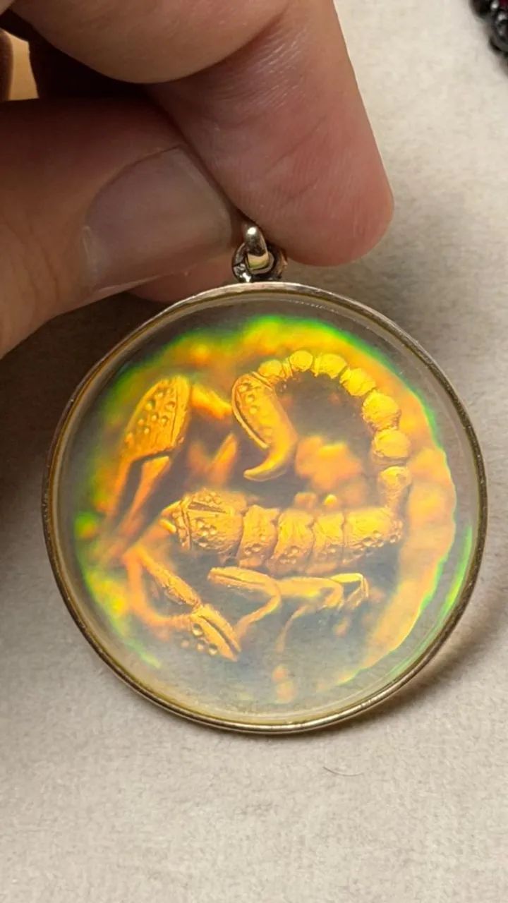 Pingente Português em Prata 925 com Banho Ouro - 3,8 cm × 4,9 cm - Foto 2