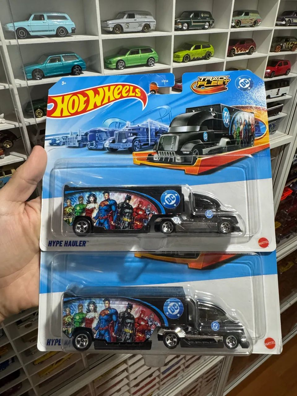 Hot Wheels Track Fleet 2025 - Hype Hauler DC Comics - Liga da Justica