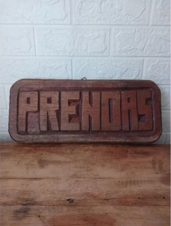 Placa de madeira antiga para Sanitários 