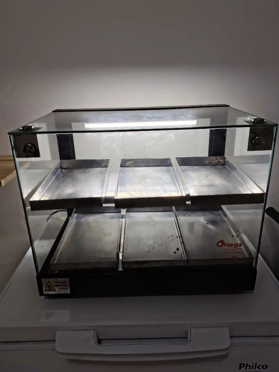 Estufa com 6 bandejas , apenas 3 meses de uso.