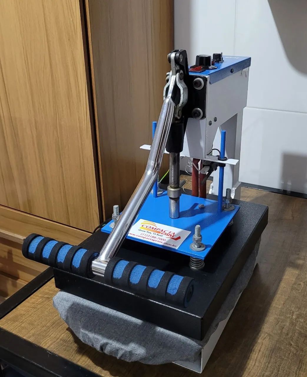 Prensa térmica manual Compacta Print para estampar camisetas