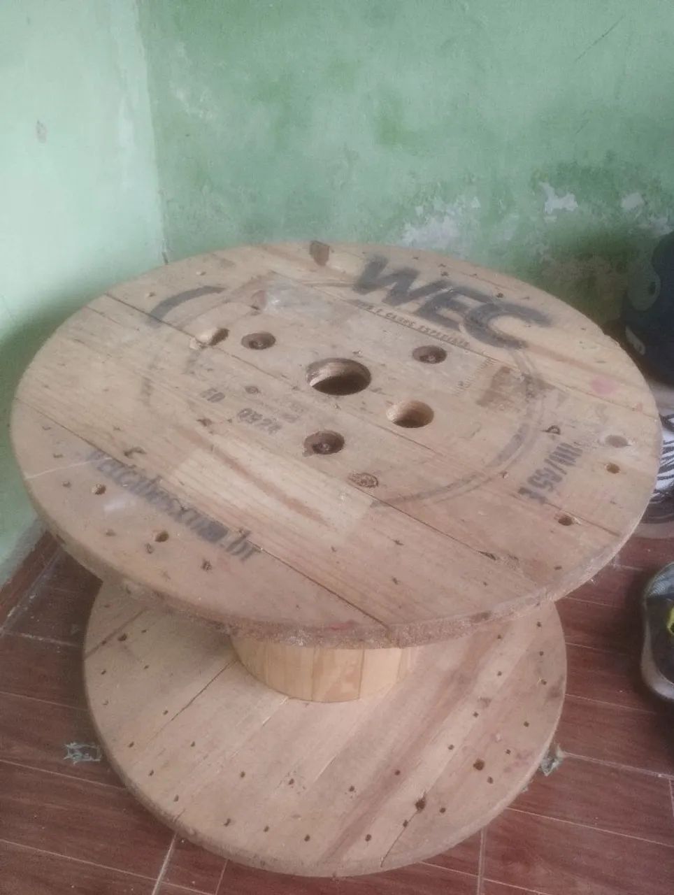 Vendo bobina de madeira ótima para fazer mesas e etc... - Foto 4