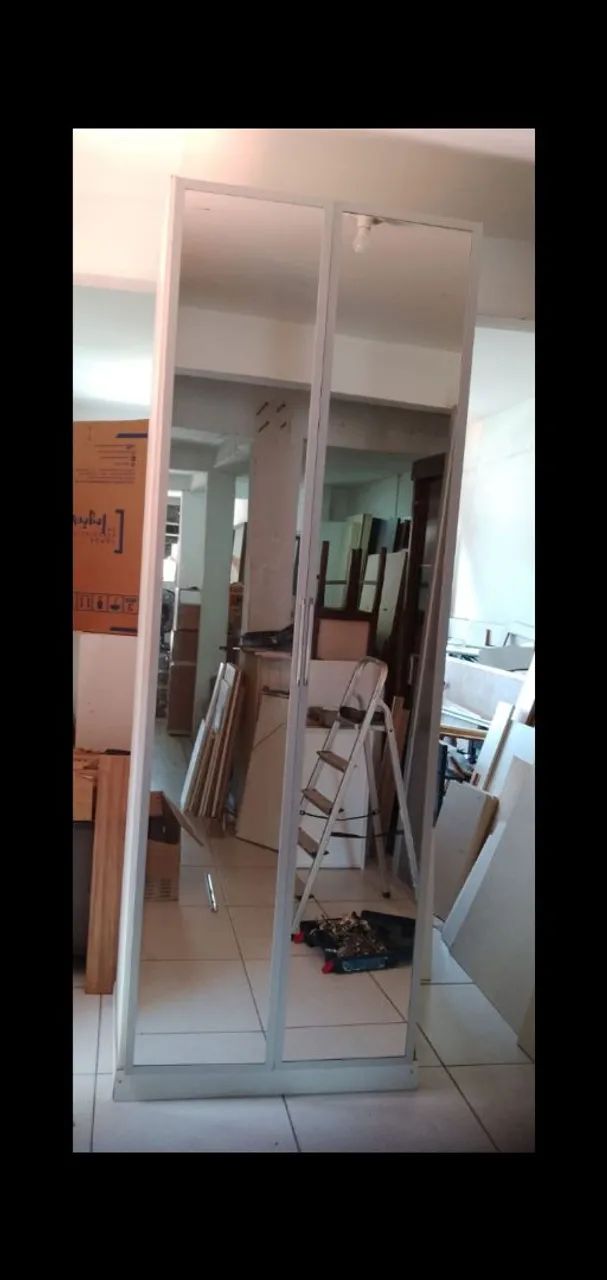 Armário Usado com espelho portas com puxadores de inox - Foto 3
