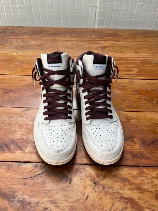 A Ma Maniere x Air Jordan 1 Sail and Burgundy - Foto 2
