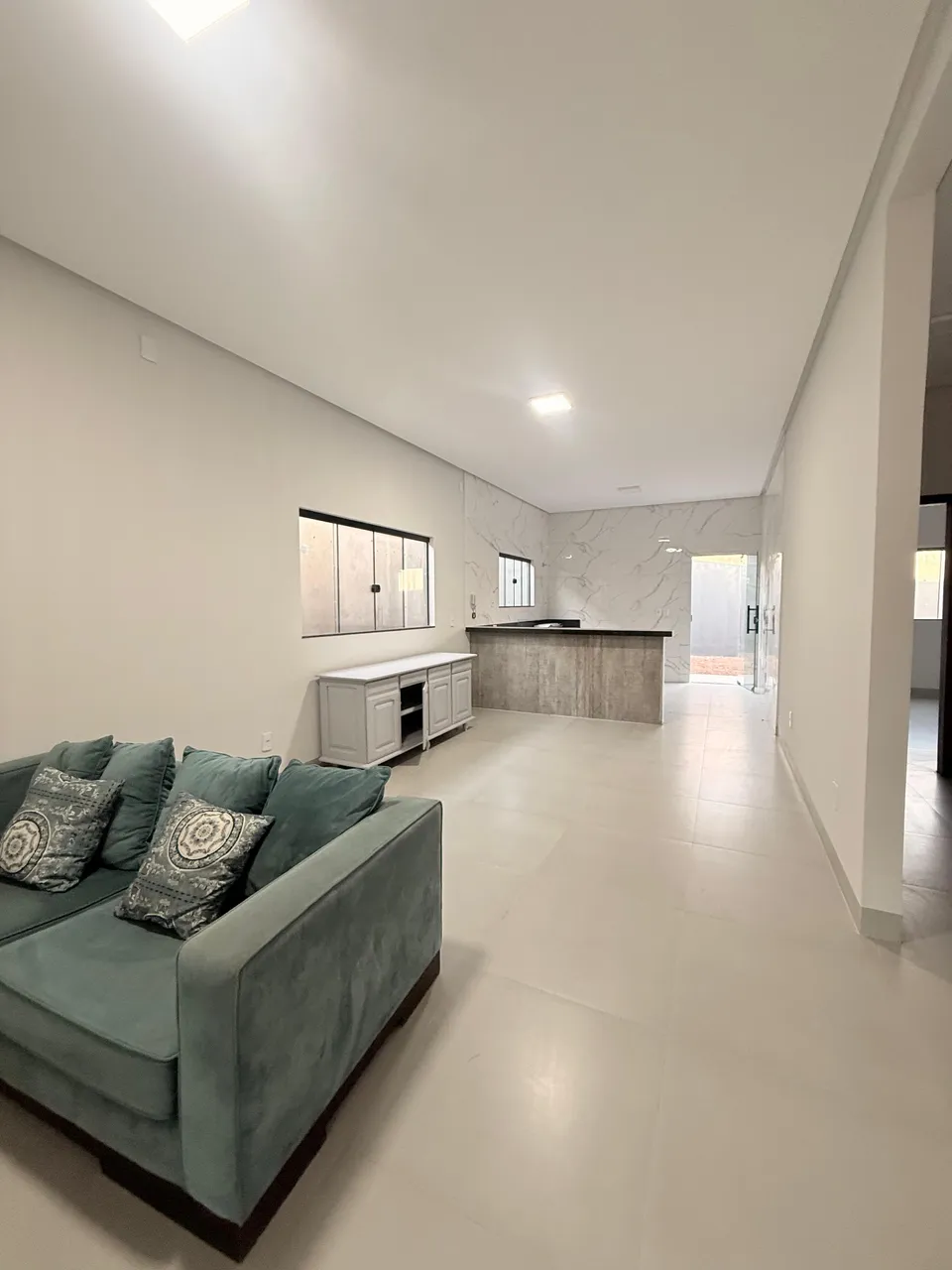 Imóvel para aluguel tem 300 metros quadrados com 3 quartos em Jardim das Oliveiras - Imper
