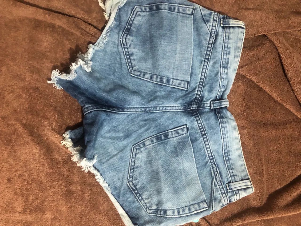 Shorts Jeans Customizado com Flores - Foto 2