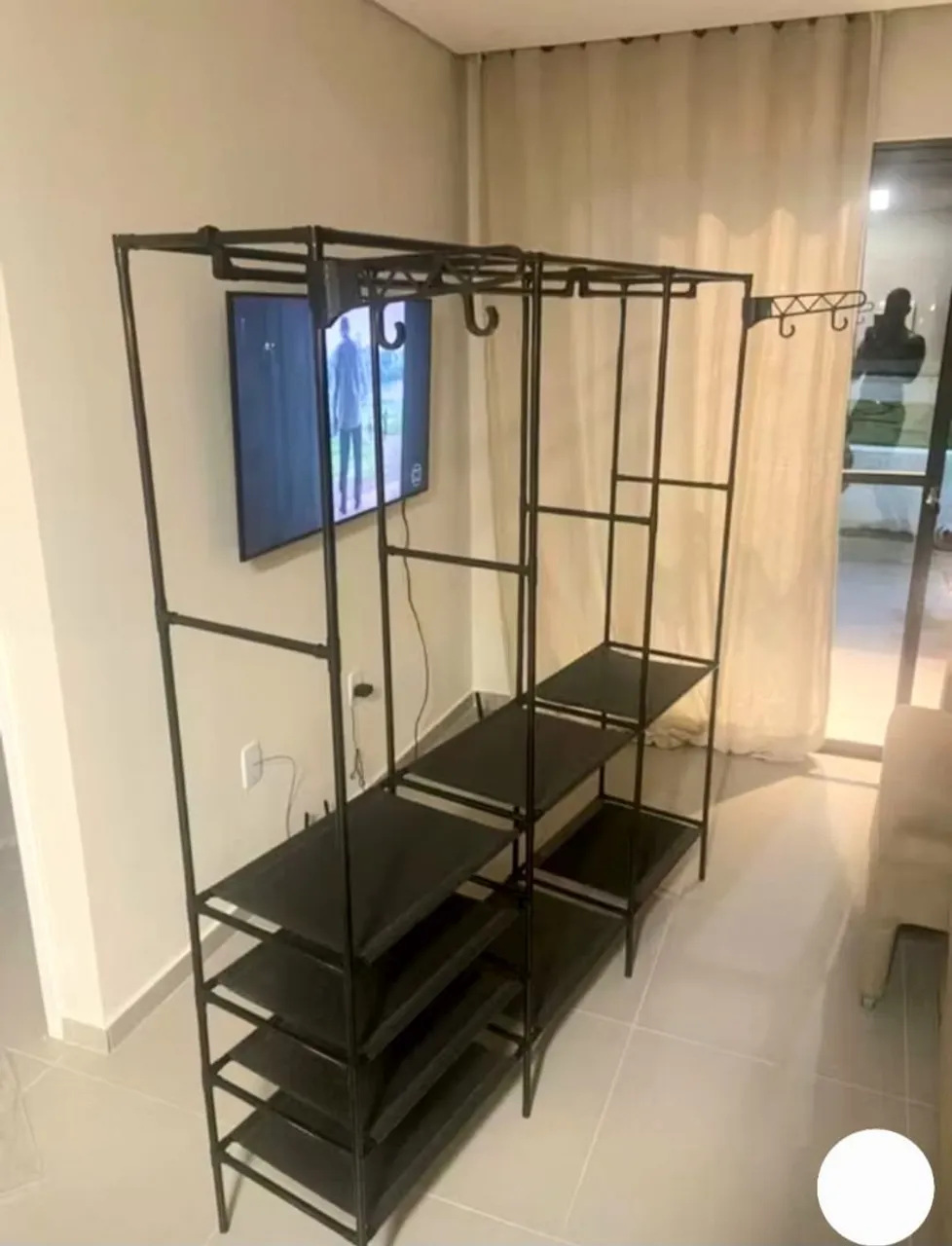 Organizador de roupas e sapatos com design moderno