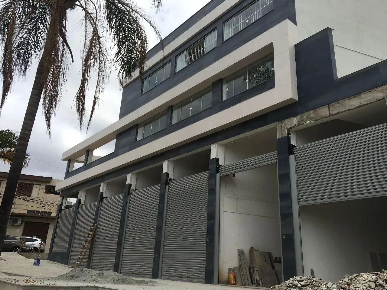 Loja 35,94 e terraço com 56,54 m2- Jaraguá - Locação