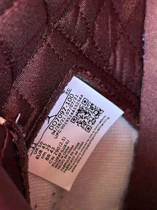 A Ma Maniere x Air Jordan 1 Sail and Burgundy - Foto 5