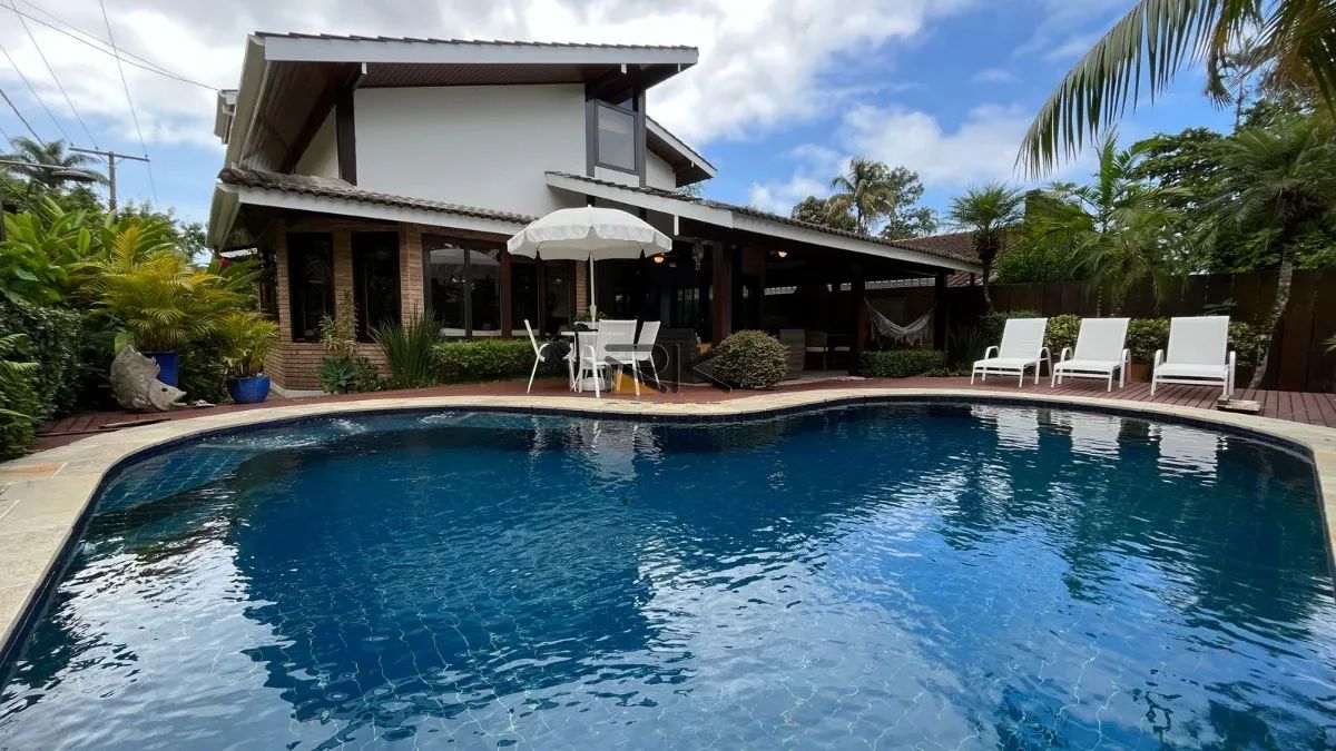 CASA EM CONDOMINIO COM 4 DORMITÓRIOS SENDO 3 SUÍTES,3 VAGAS DE GARAGEM,VARANDA GOURMET COM
