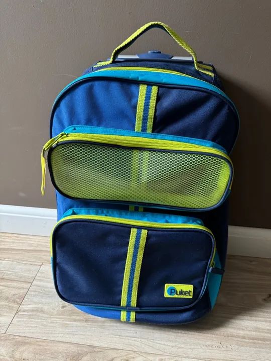 Mochila de rodinhas e estojo infantil - Pukett - Foto 4