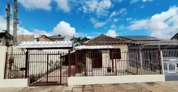 Excelente Casa com 2 dormitórios com vaga de garagem para locação, em ótima localização no