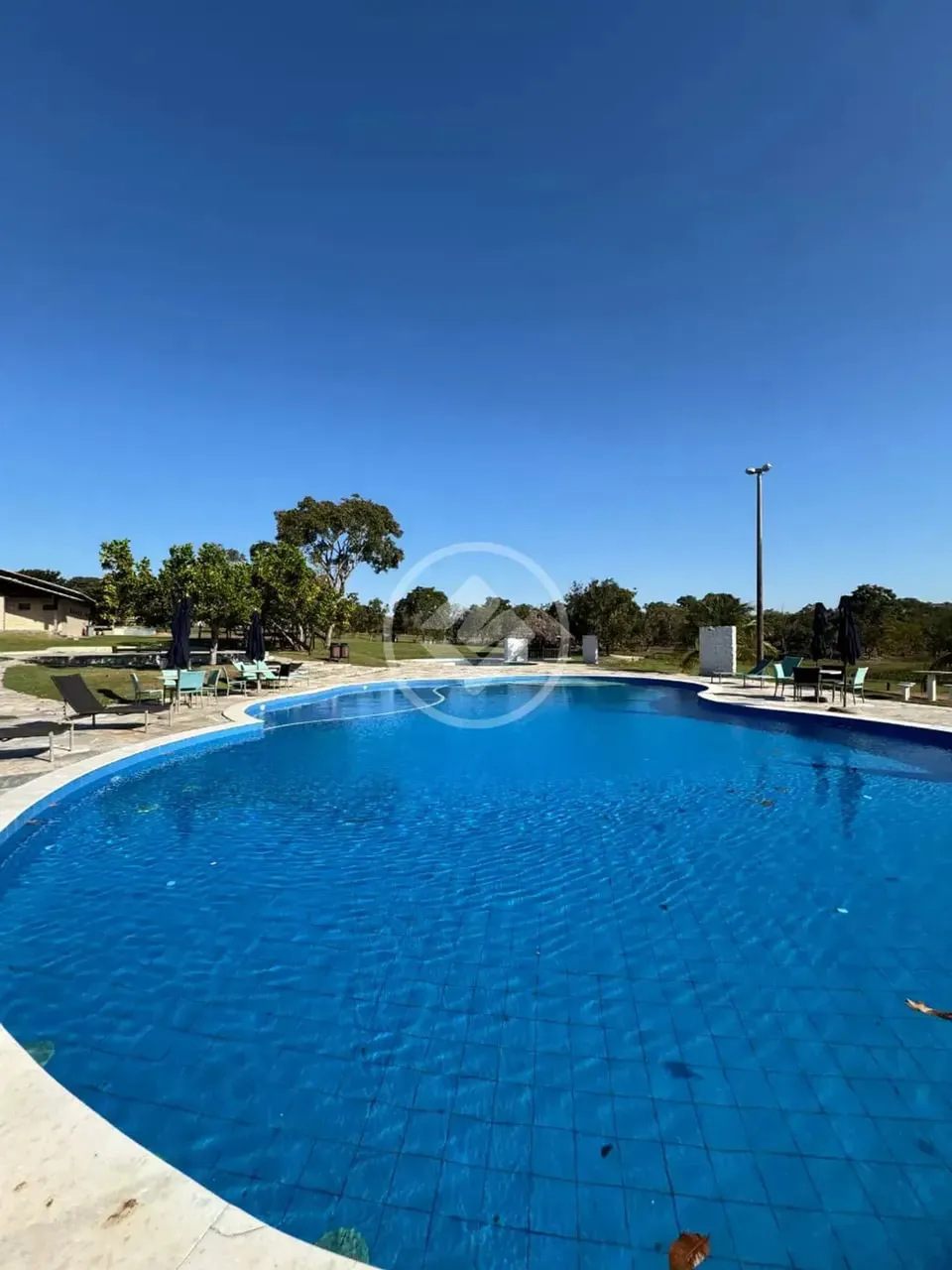 CASA TÉRREA PROJETADA EM UM LOTE 1.125 M² SENDO 320 DE AREA CONSTRUIDA , 5 QUARTOS, SENDO 