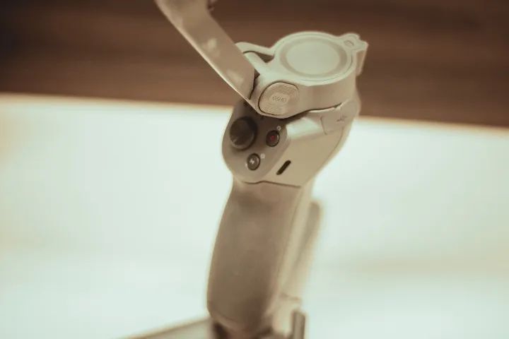 Estabilizador Gimbal DJI Osmo Mobile 3 - Foto 2