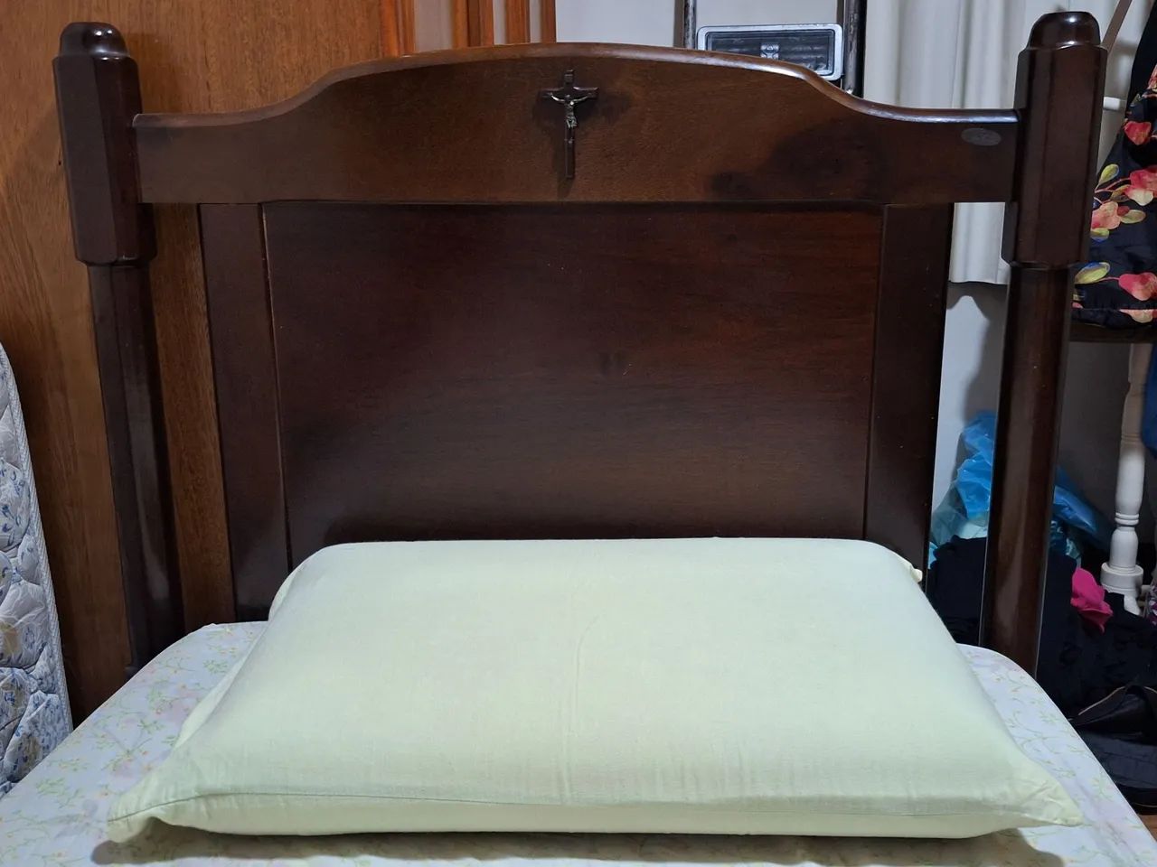 Cama Viúva em Madeira maciça com cabeceira e Colchão