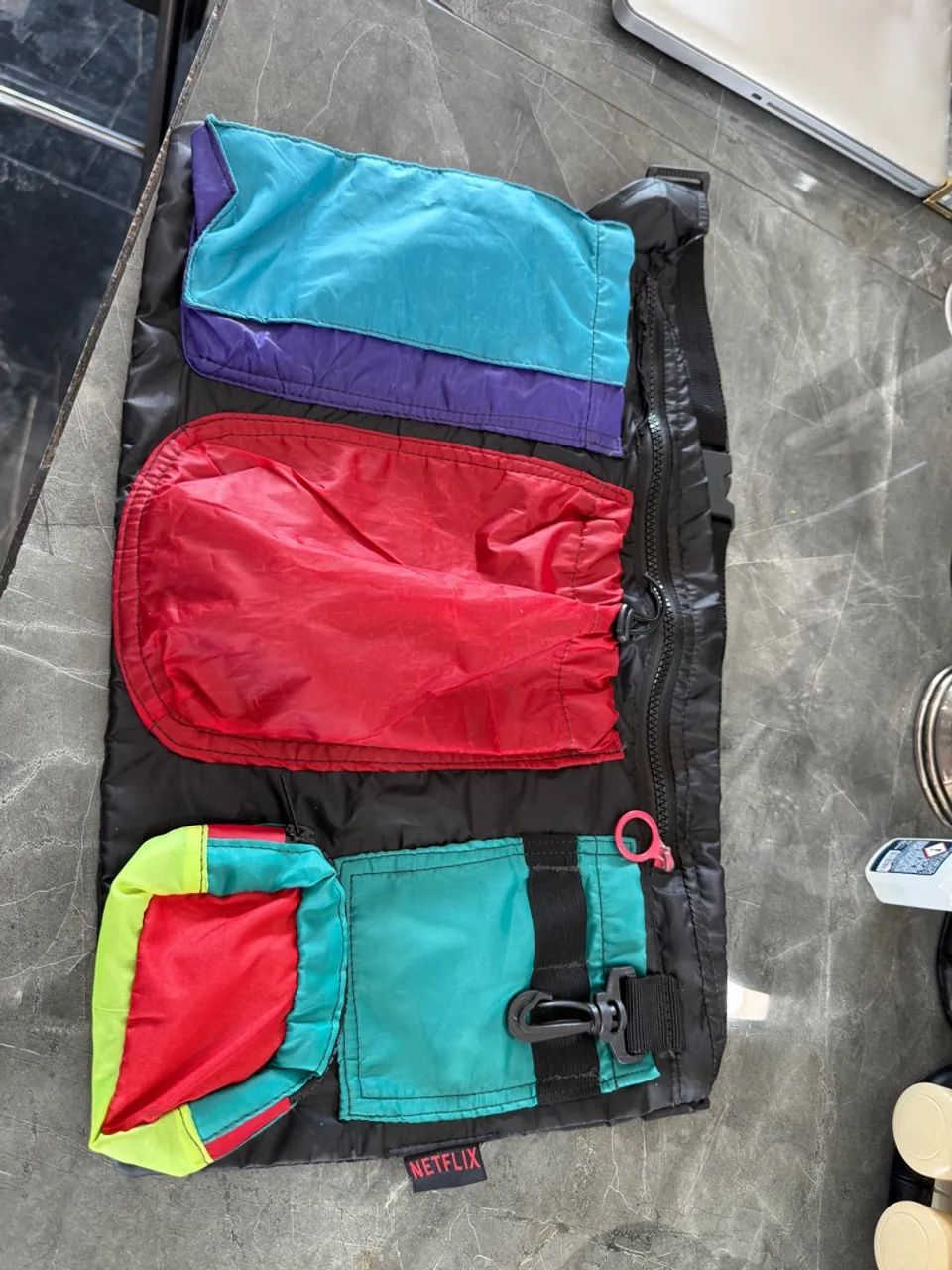 Bolsa Netflix Colorida com Múltiplos Compartimentos - Foto 4