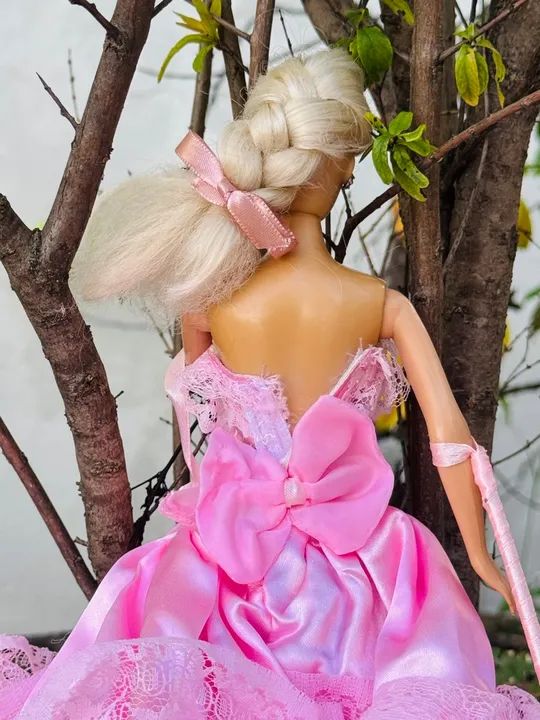 Boneca com vestido de princesa  - Foto 5