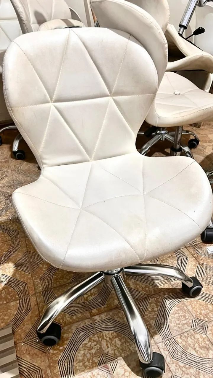 Cadeiras de escritório com rodinha cor branca SEMINOVAS - 10 UNID - Foto 2