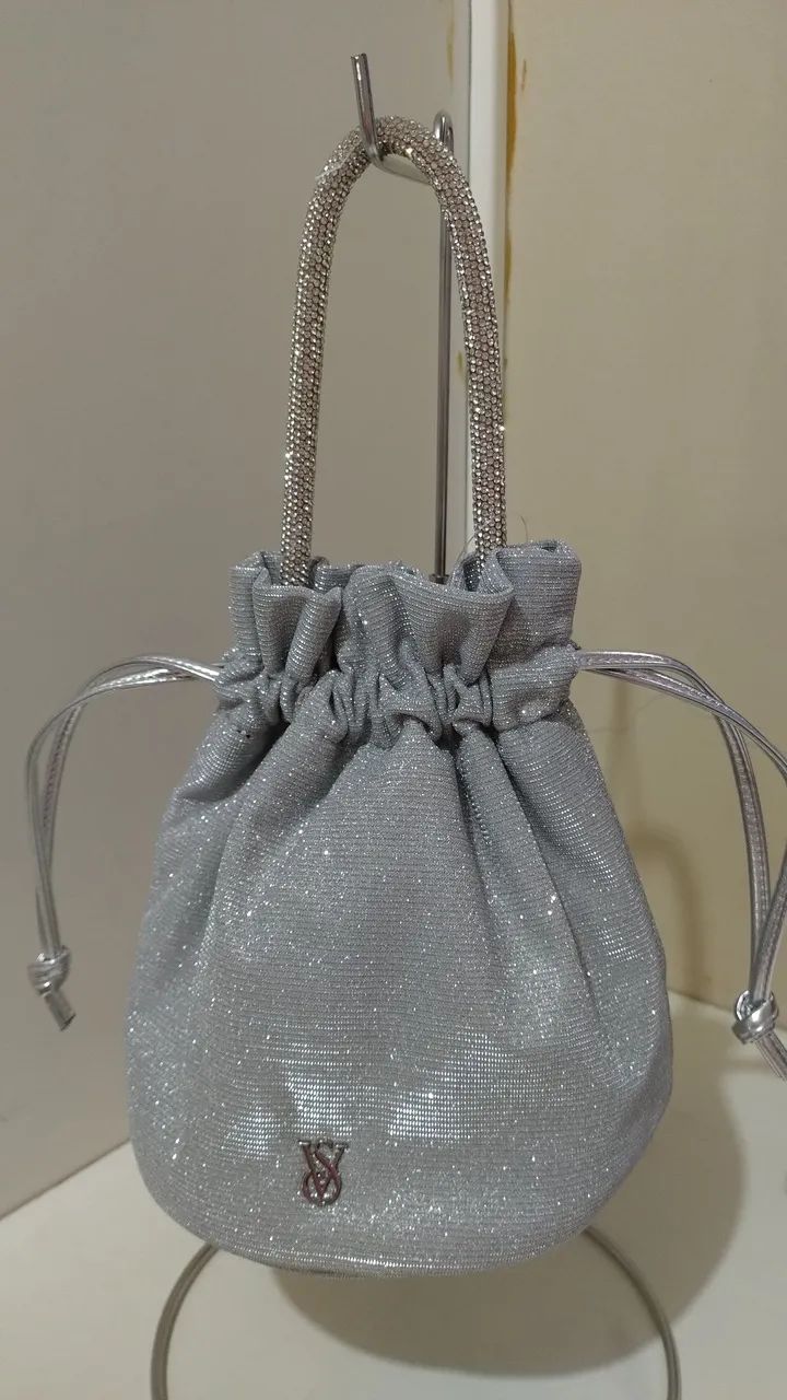 Bolsa de mão prateada com brilho - Victoria's Secret