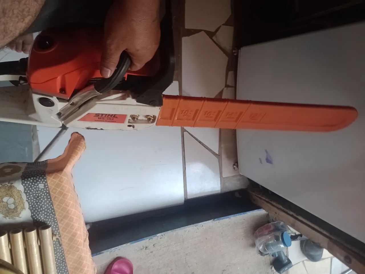 Motosserra muito nova