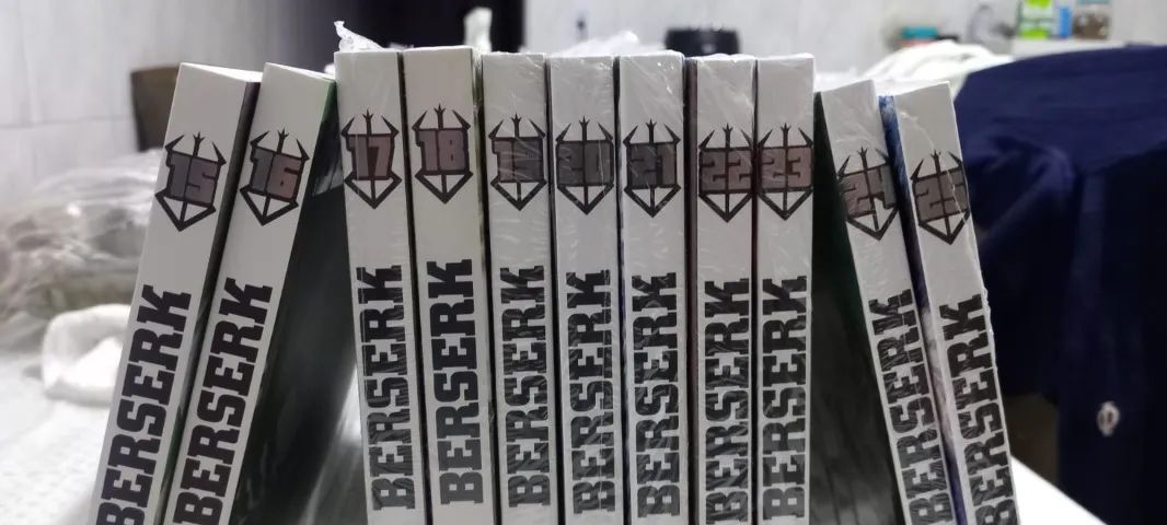 Berserk Vol. 1 ao 25 e Ed. especial 41 + Pôster e Quadro - Foto 3