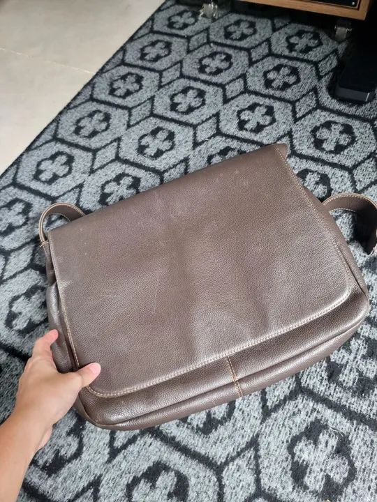 Bolsa de Ombro Marrom em Couro - Foto 2