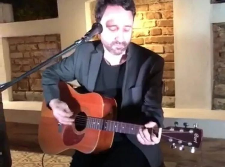 Voz e Violão  - Foto 4