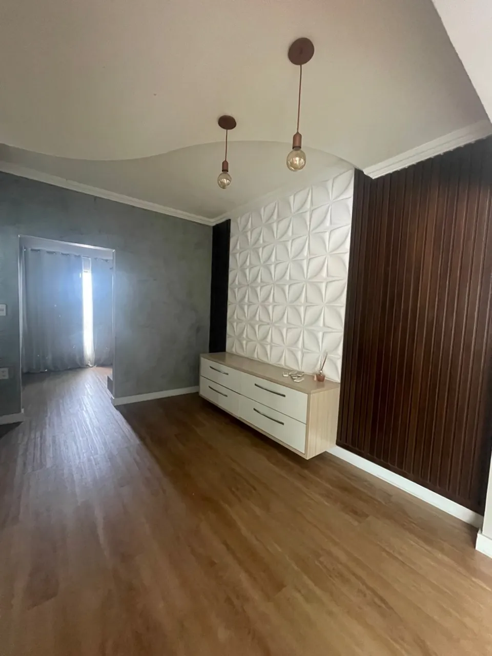 Alugo casa com piscina 2° piso moderna na Compensa
