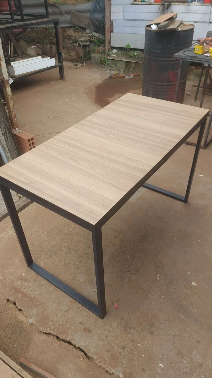 Mesa de escritório preta com design moderno - Foto 2
