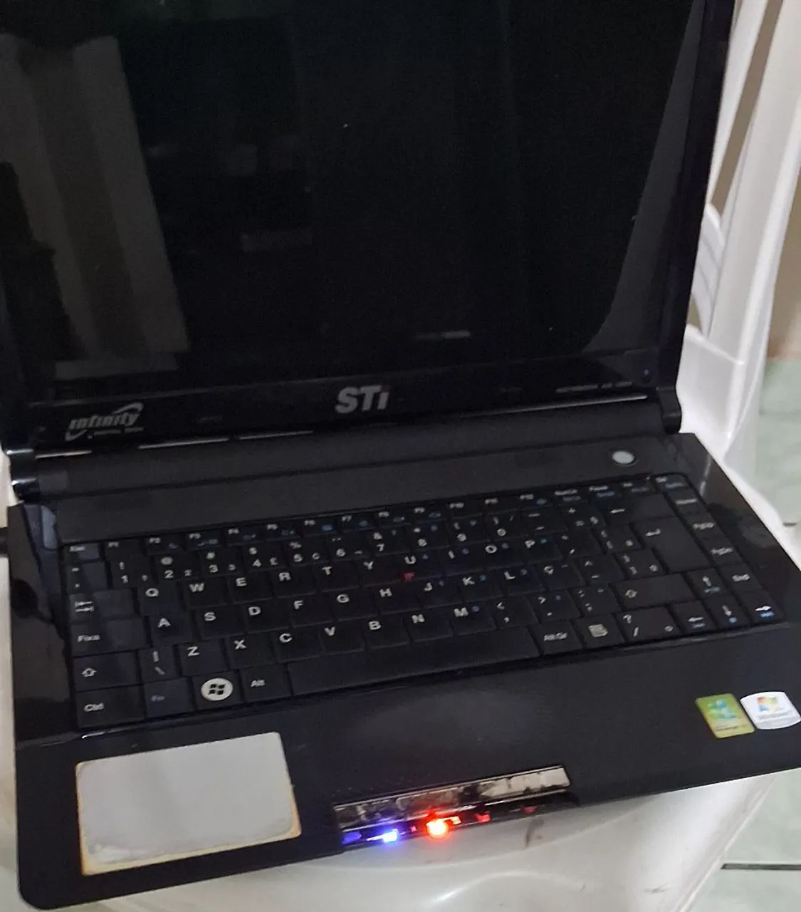 NOTEBOOK COM DEFEITO.