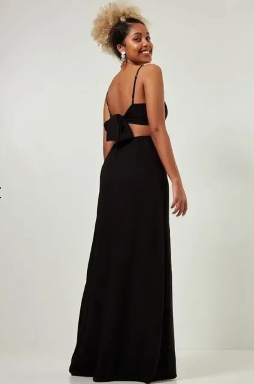 Vestido longo com fenda 