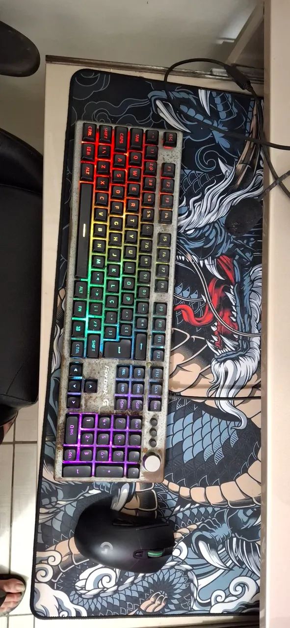 Teclado Gamer RGB semi mecanico