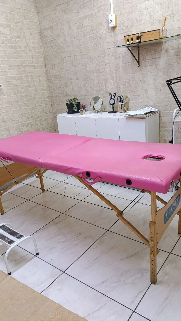 Mesa para estética com maca