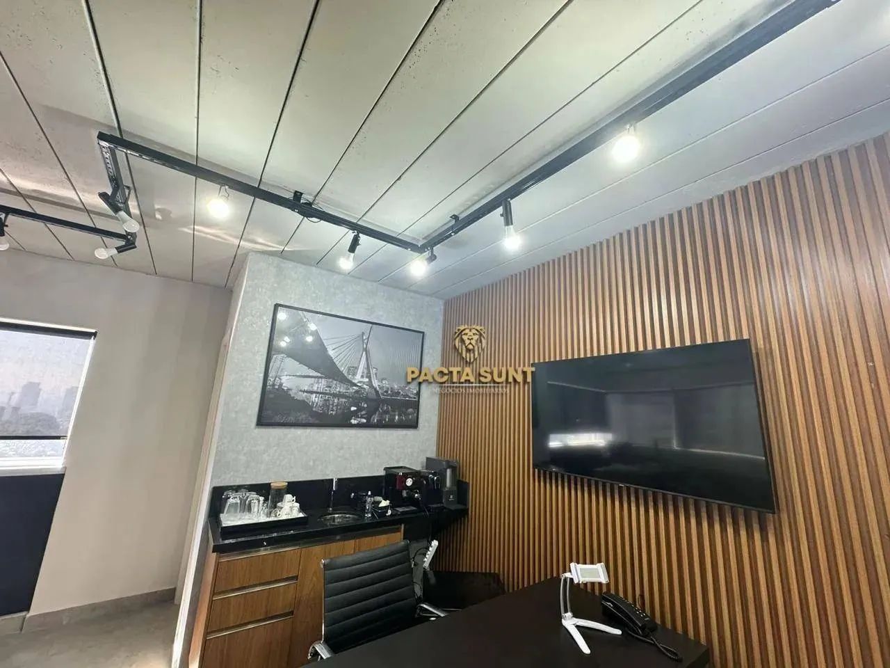 Sala comercial mobiliada, com recepção, cozinha, sala, 1 vaga, à venda, 32 m² por R$ 450.0