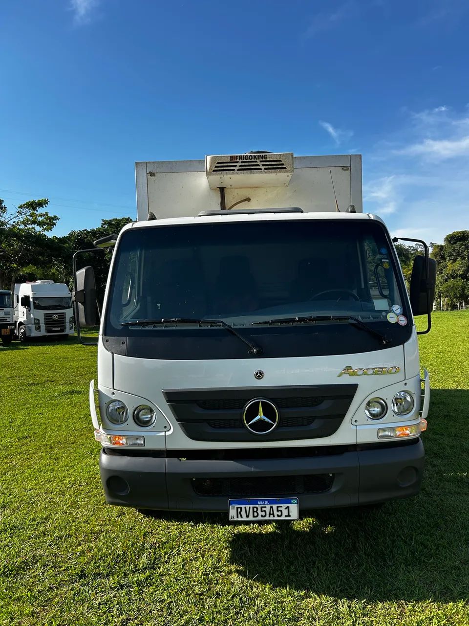 MB 815 BAÚ RESFRIADO BAIXÍSSIMO KM  - Foto 2