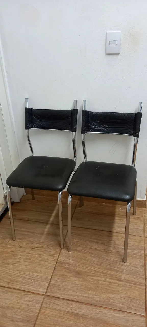 Cadeiras com Assento e Encosto Preto