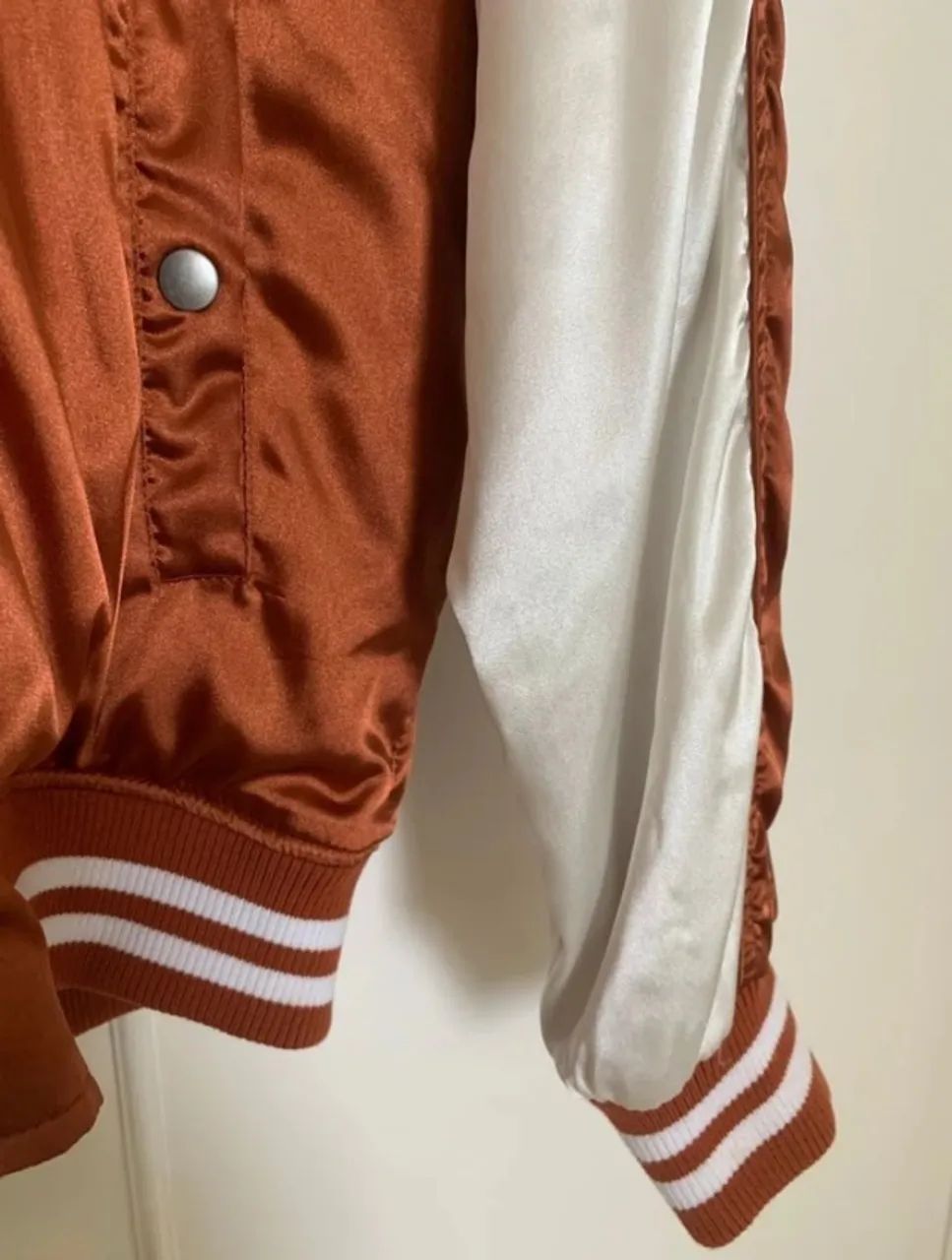 jaqueta bomber caramelo e off white Forever 21 - Foto 5
