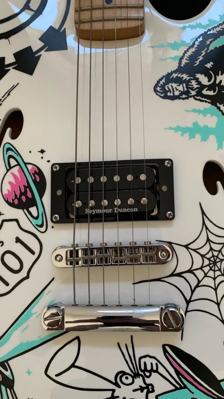 GUITARRA Squier Starcaster Customizada Estilo Tom DeLonge (Blink-182) - ÚNICA! - Foto 4