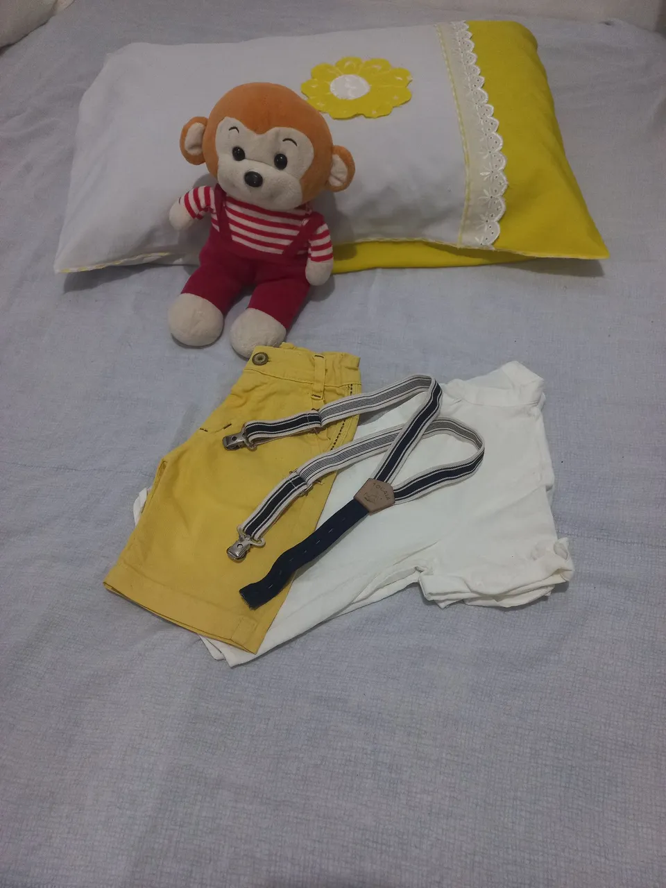 Conjunto Infantil com Suspensório e Camiseta