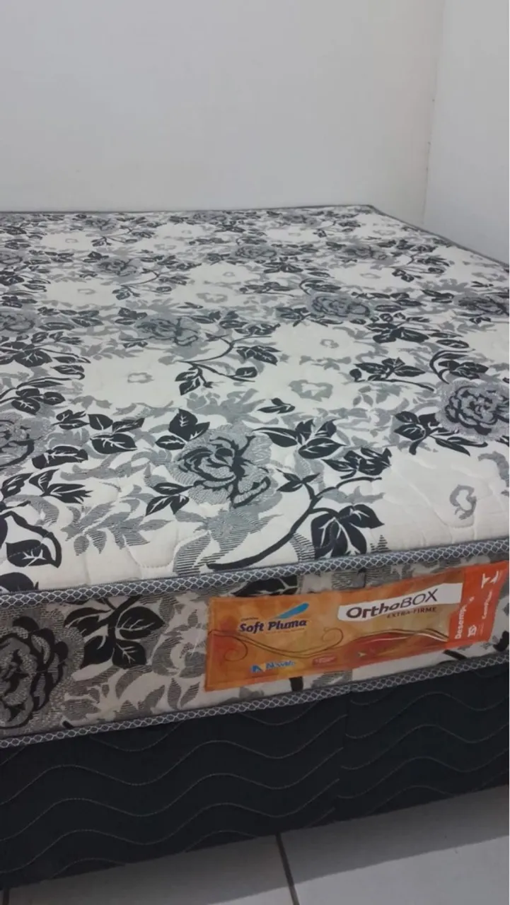 Cama box( de casal)
