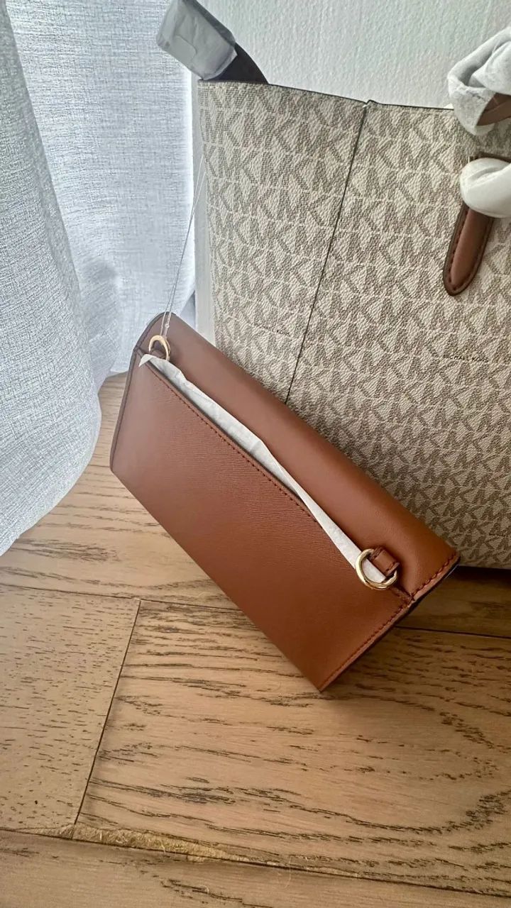 Bolsa Michael Kors Charlotte 3 em 1 - Original | Branca | Logo Dourado - Foto 5