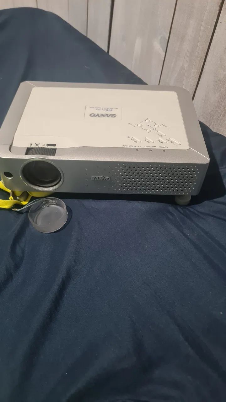 Projetor SANYO PLC-XU74