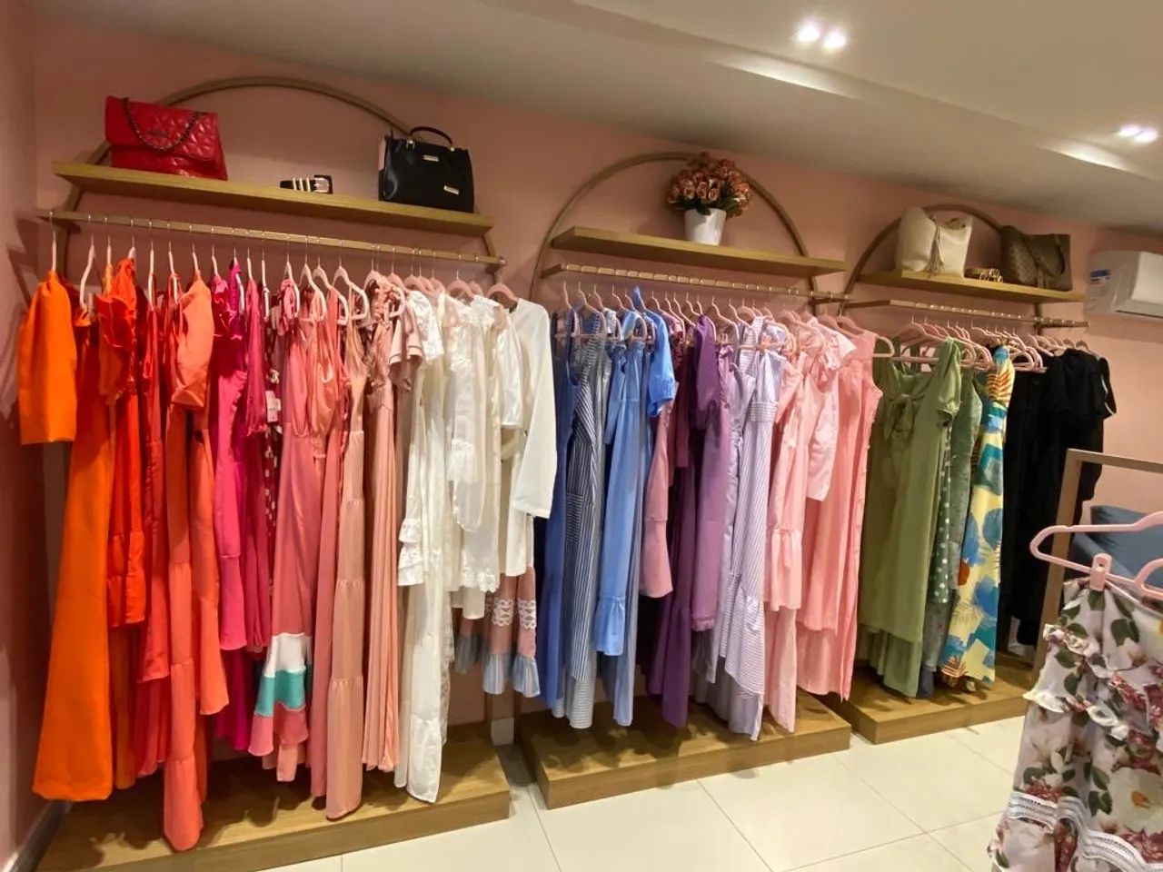 OPORTUNIDADE! LINDOS MÓVEIS PARA LOJA DE ROUPAS - Foto 2