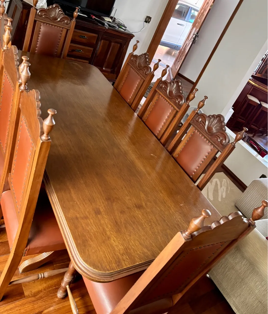 Mesa de Jantar com oito cadeiras