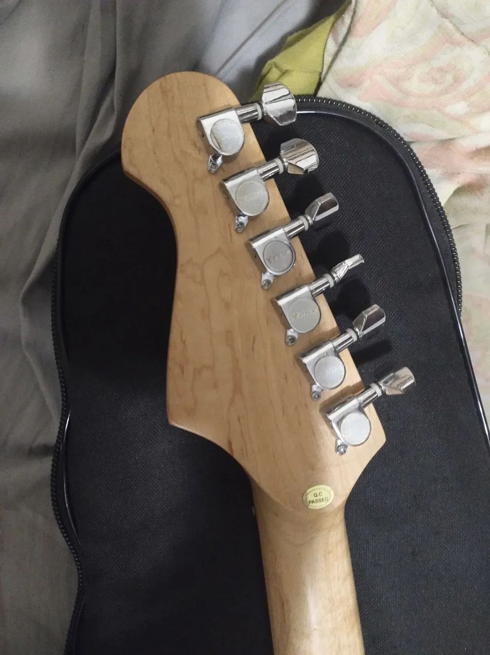 Guitarra phx bege e vermelha  - Foto 4
