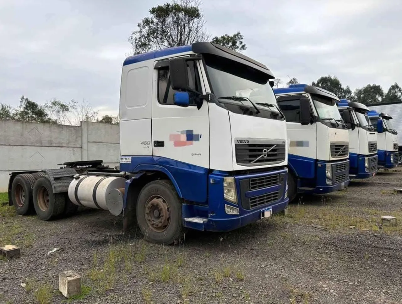 Lote de caminhoes Volvo FH 440 e FH 460