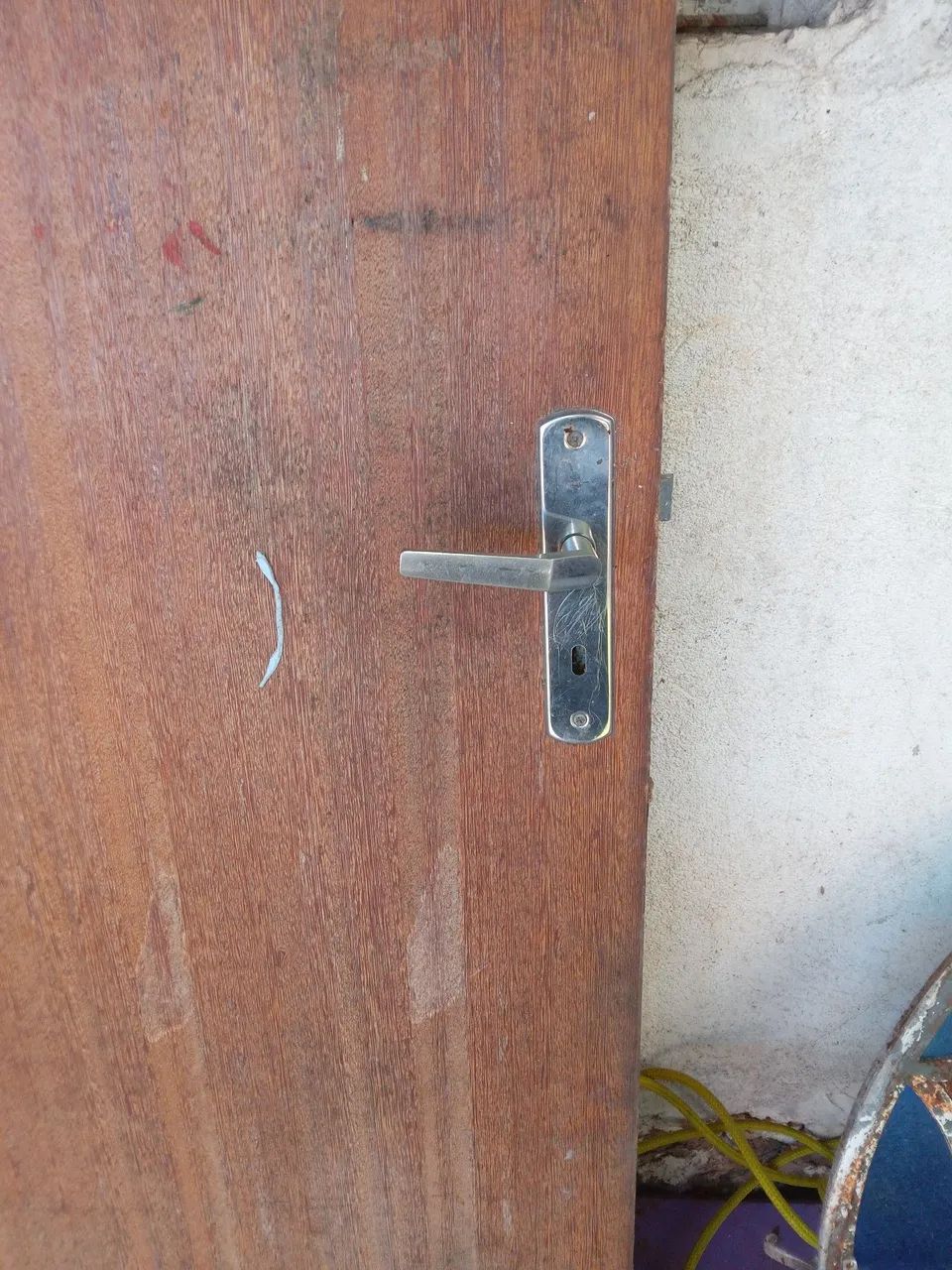 Porta de madeira com visor - Foto 2